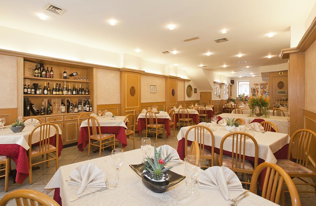 Hotel Ambra Clusone Exterior photo