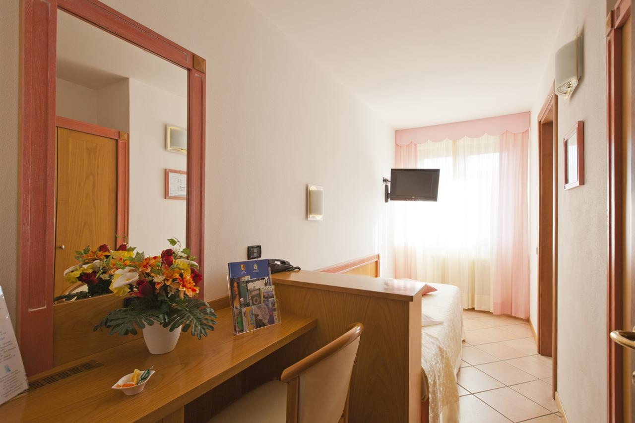 Hotel Ambra Clusone Exterior photo