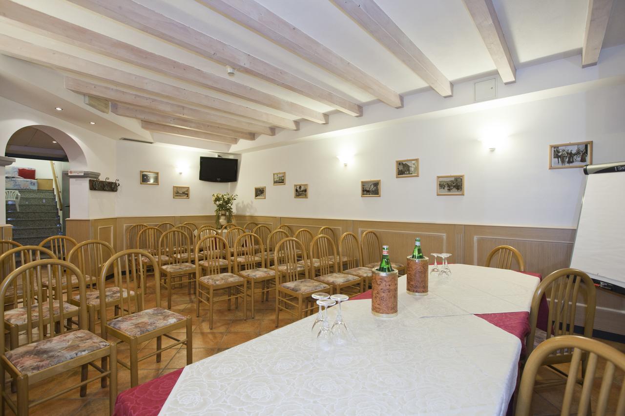 Hotel Ambra Clusone Exterior photo