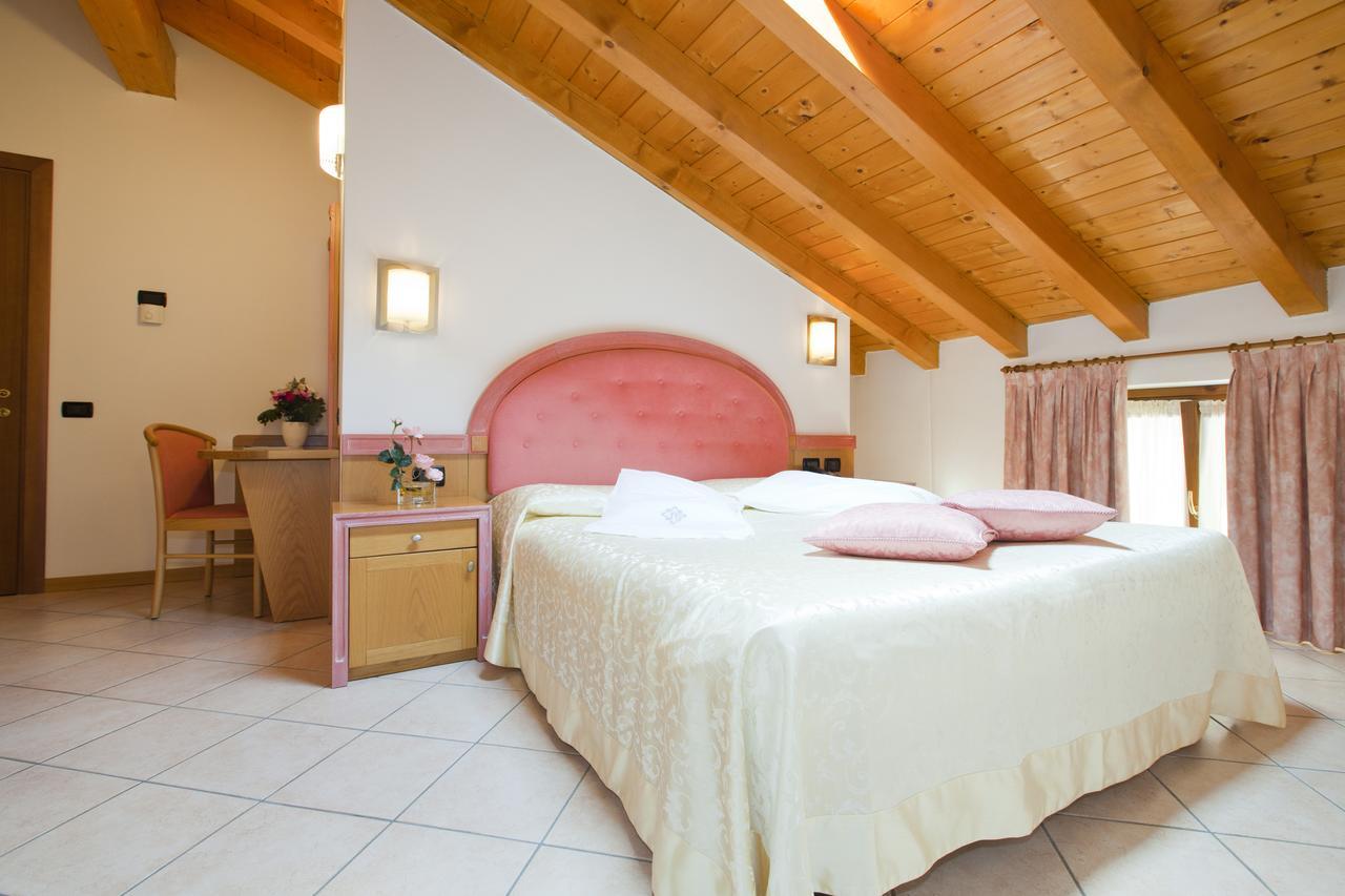 Hotel Ambra Clusone Exterior photo