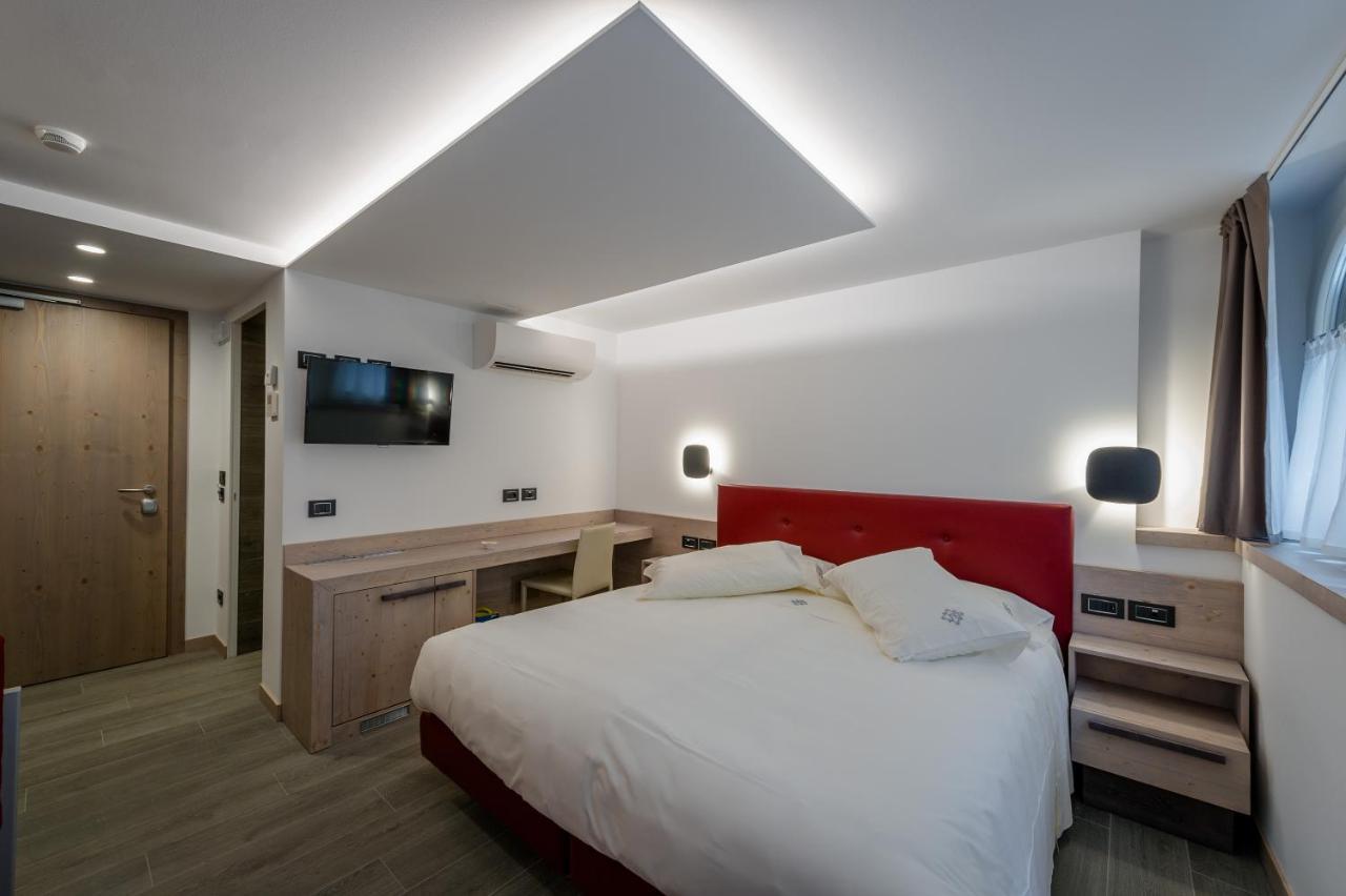 Hotel Ambra Clusone Exterior photo