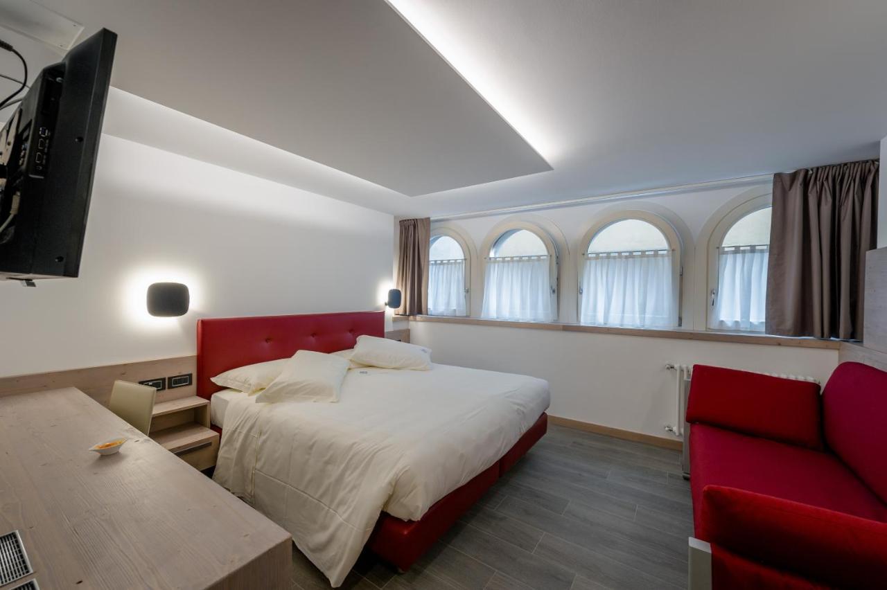 Hotel Ambra Clusone Exterior photo